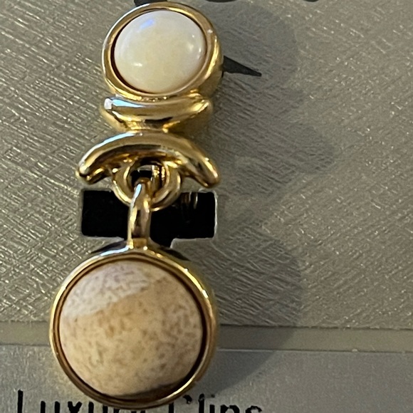 Vintage Monet Luxury Clip Earrings Top Colors Gold White Natural - Picture 2 of 5
